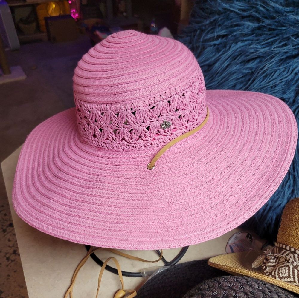 Pretty pink Cappelli sunhat with drawstring adjustable